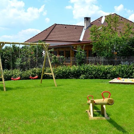 Pension Zum Strell Hollabrunn Extérieur photo