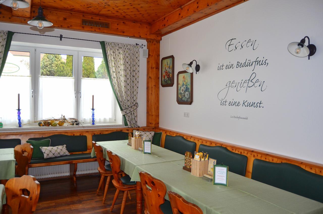 Pension Zum Strell Hollabrunn Extérieur photo