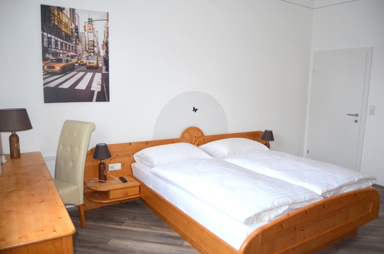 Pension Zum Strell Hollabrunn Extérieur photo