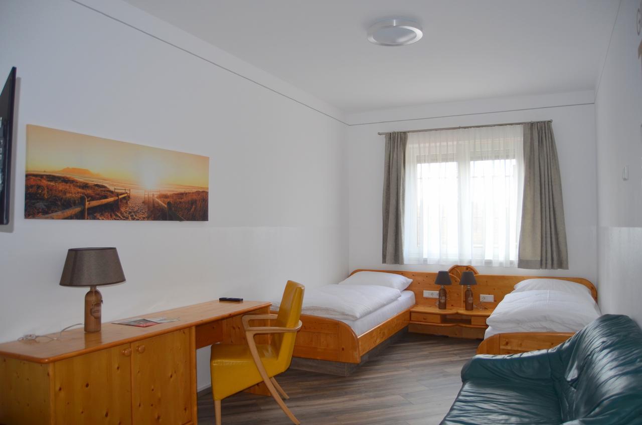 Pension Zum Strell Hollabrunn Extérieur photo