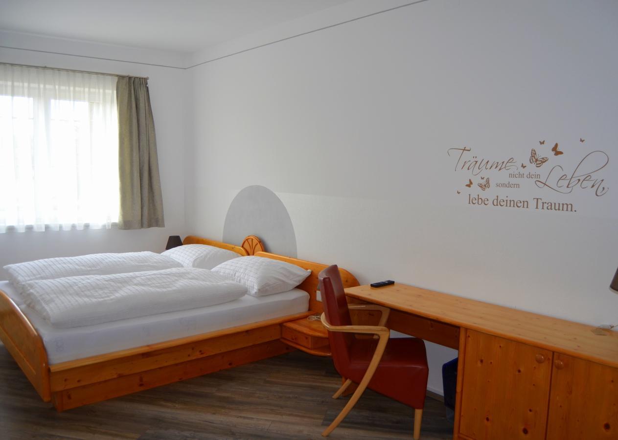 Pension Zum Strell Hollabrunn Extérieur photo
