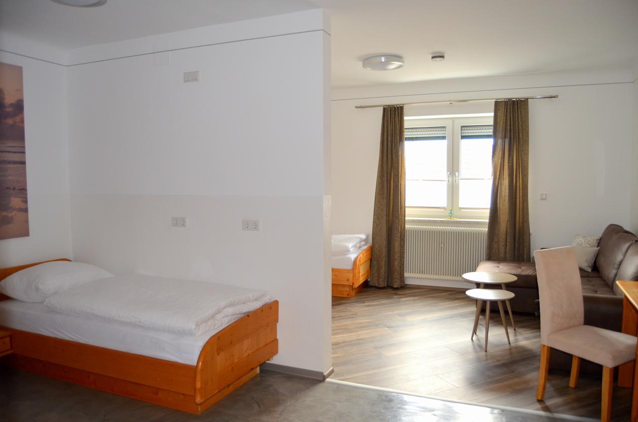 Pension Zum Strell Hollabrunn Extérieur photo