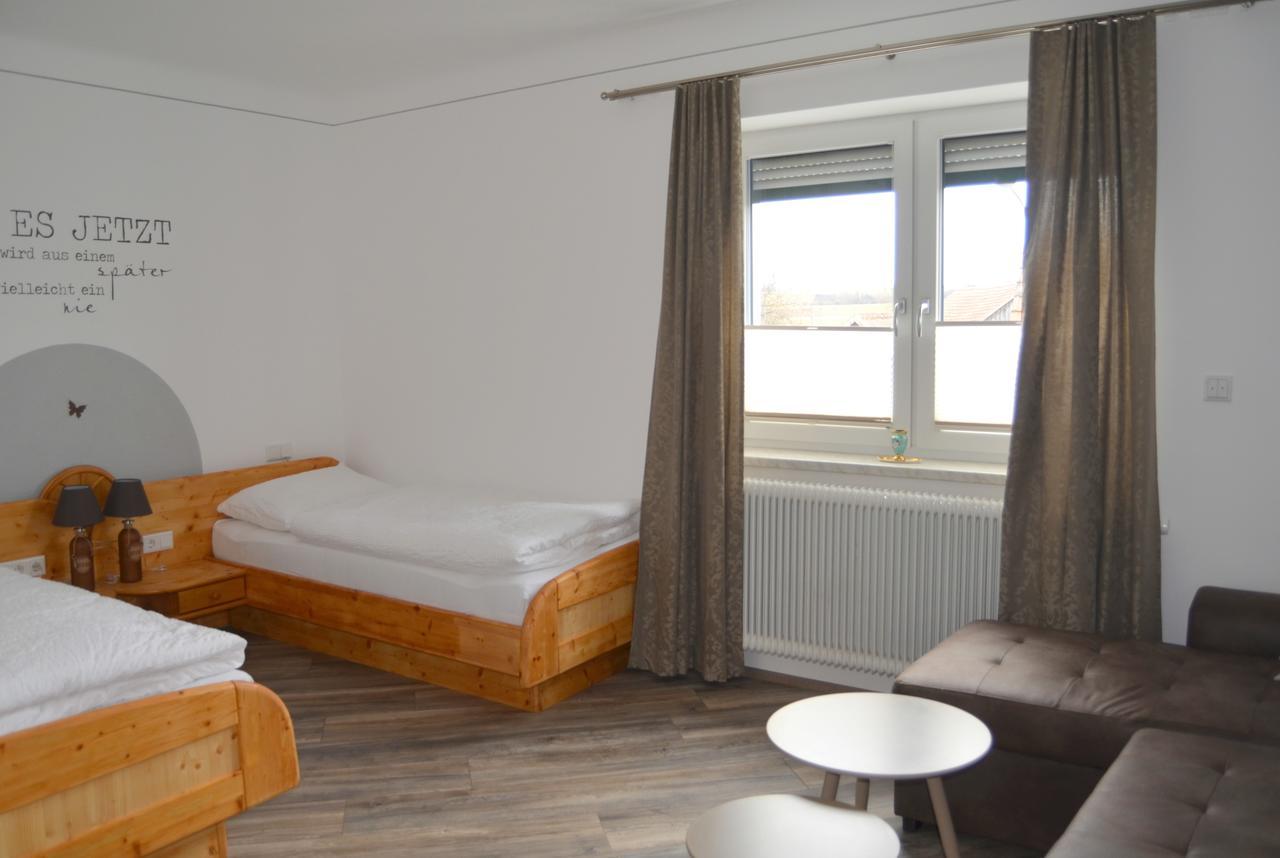 Pension Zum Strell Hollabrunn Extérieur photo