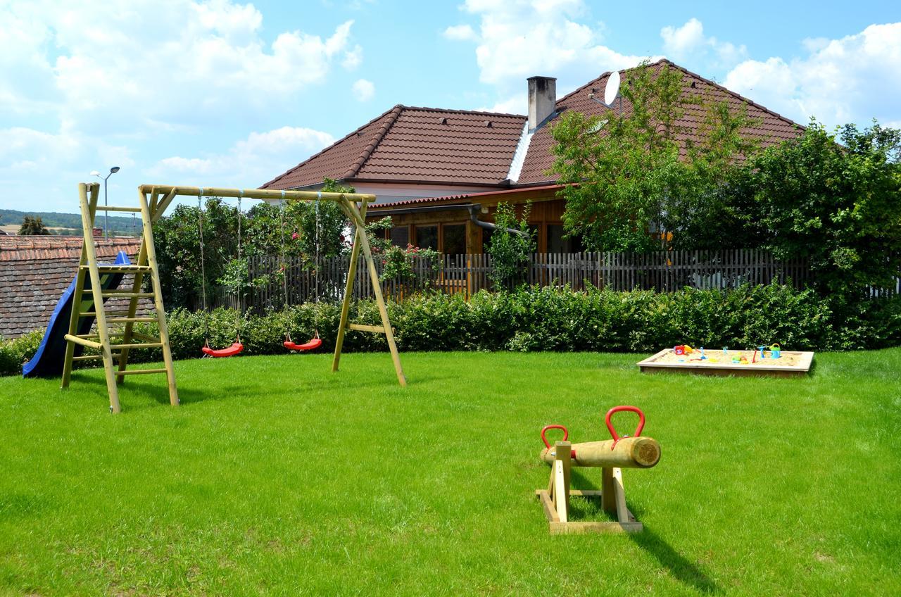 Pension Zum Strell Hollabrunn Extérieur photo